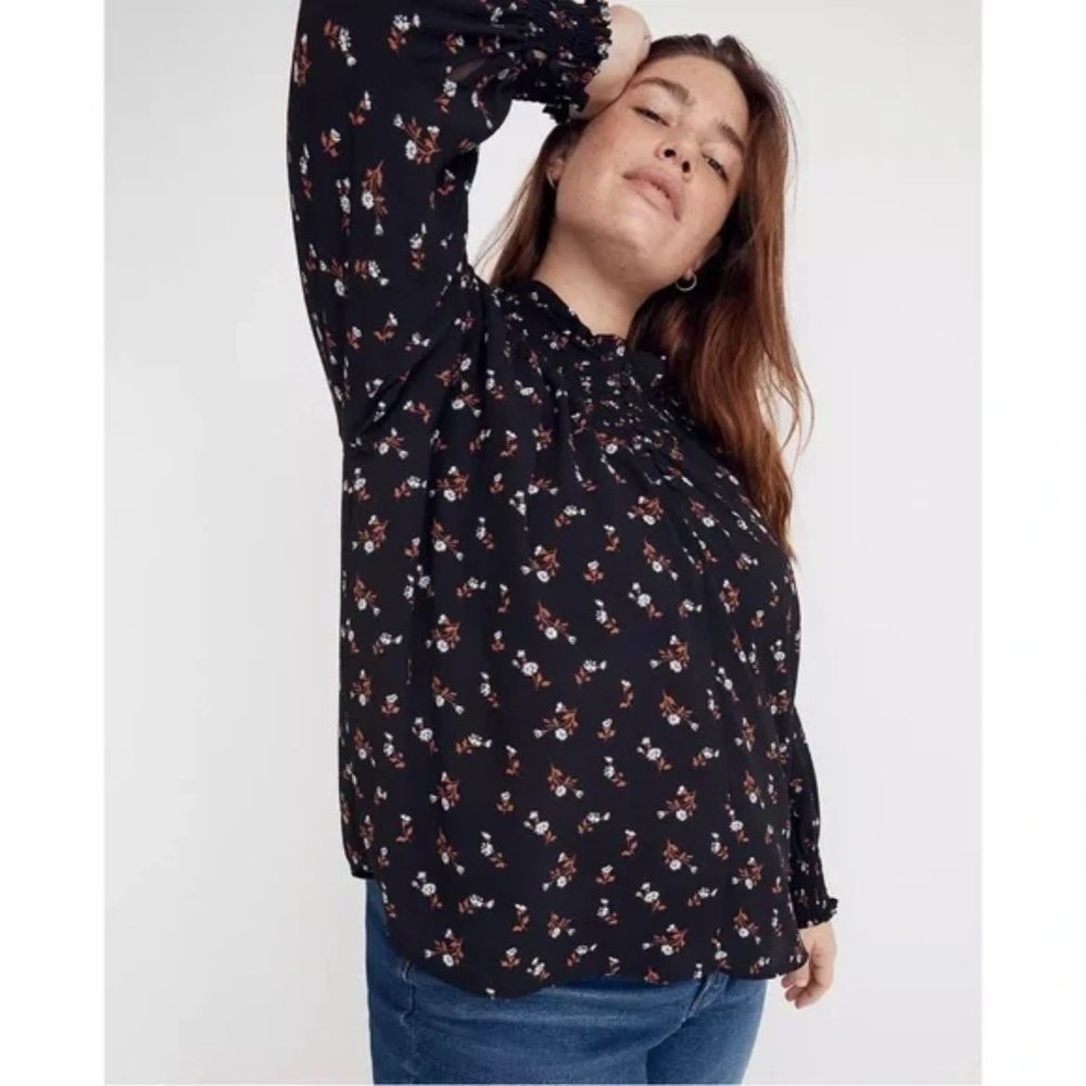 Madewell • NWT Plus Embroidered Smockneck Top in Tossed Floral